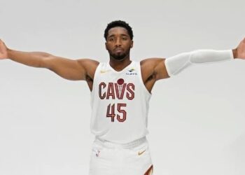 ESPN Report: Cleveland cavaliers Star Donovan Mitchell Seals $15 Million Endorsement Deal, Donates $4 Million to Program –Cleveland cavaliers basketball sensation Donovan Mitchell has achieved a monumental feat, securing a……