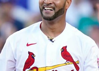BREAKING NEWS: Epic moment as St Louis Cardinals legendary Player Albert Pujols joins the ranks of the legendary finally gets inducted into the college Baseball ⚾ hall of fame class 2025, marking it the second most…
