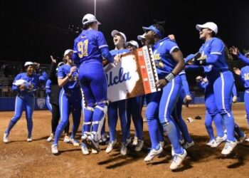 BREAKING: For the first time in program history, the University of Tennessee softball team has claimed the No. 1 ranking in the Softball America Top 25 Poll. This milestone achievement follows a stretch of commanding performances on the field.