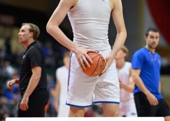 WELCOME TO Georgia Bulldogs men’s Basketball: Nation’s No. 1 Player 7-Foot-9 Tall Shocks College Basketball World as He Flips Commitment to Georgia Bulldogs men’s basketball Over Power Houses Like Duke, NC State and Alabama…