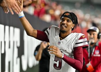 No. 1 National Player Jayden Daniels Commits to Washington Redskins Over South Carolina and Tennessee in Major Recruiting Win…