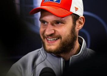 ESPN REPORT: The Florida Panthers center (C) Aleksander Barkov has shocked the sports world with a selfless act that transcends the game of Hockey. Upon signing his NHL contract, Aleksander Barkov made the bold and compassionate decision to donate his entire $2 million signing bonus to combat homelessness across the United States. The move, hailed as one of the most generous gestures ever by a professional athlete and…..