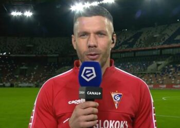 UMOWA GOTOWA: Lukas Podolski ponownie podpisuje 4-letni kontrakt z Górnikiem Zabrze F.C. jako nowy kapitan drużyny. 80 milionów i gwarancja…. Zobacz więcej…