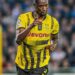 Borussia Dortmunds Superstar Serhou Guirassy schockierte die Sportwelt mit einer selbstlosen Tat, die weit über den Fußball hinausging. Nach der Unterzeichnung seines Bundesliga-Vertrags traf Guirassy die mutige und mitfühlende Entscheidung, seine gesamte Antrittsprämie von zwei Millionen Dollar für den Kampf gegen Obdachlosigkeit in Deutschland zu spenden. Dieser Schritt gilt als eine der großzügigsten Gesten eines Profisportlers aller Zeiten und…