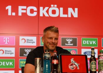 ESPN-BERICHT: Der Trainer des 1. FC Köln, Lukas Kwasniok, hat sich aufrichtig bei CEO Christian Keller, den Eigentümern und den Fans des 1. FC Köln im ganzen Land entschuldigt – und ein Gelübde abgelegt, das den Rest seiner Amtszeit als Trainer prägen könnte…..